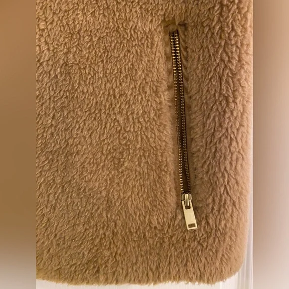 J.Crew Excursion Plush Vest. Color: Golden Tan Size Small Vest - Picture 5 of 8